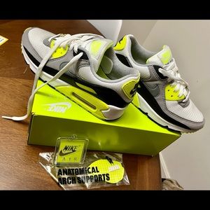 Nike Air 👟👟9️⃣0️⃣ ✨LIKE NEW ✨💃🏻size 7.5